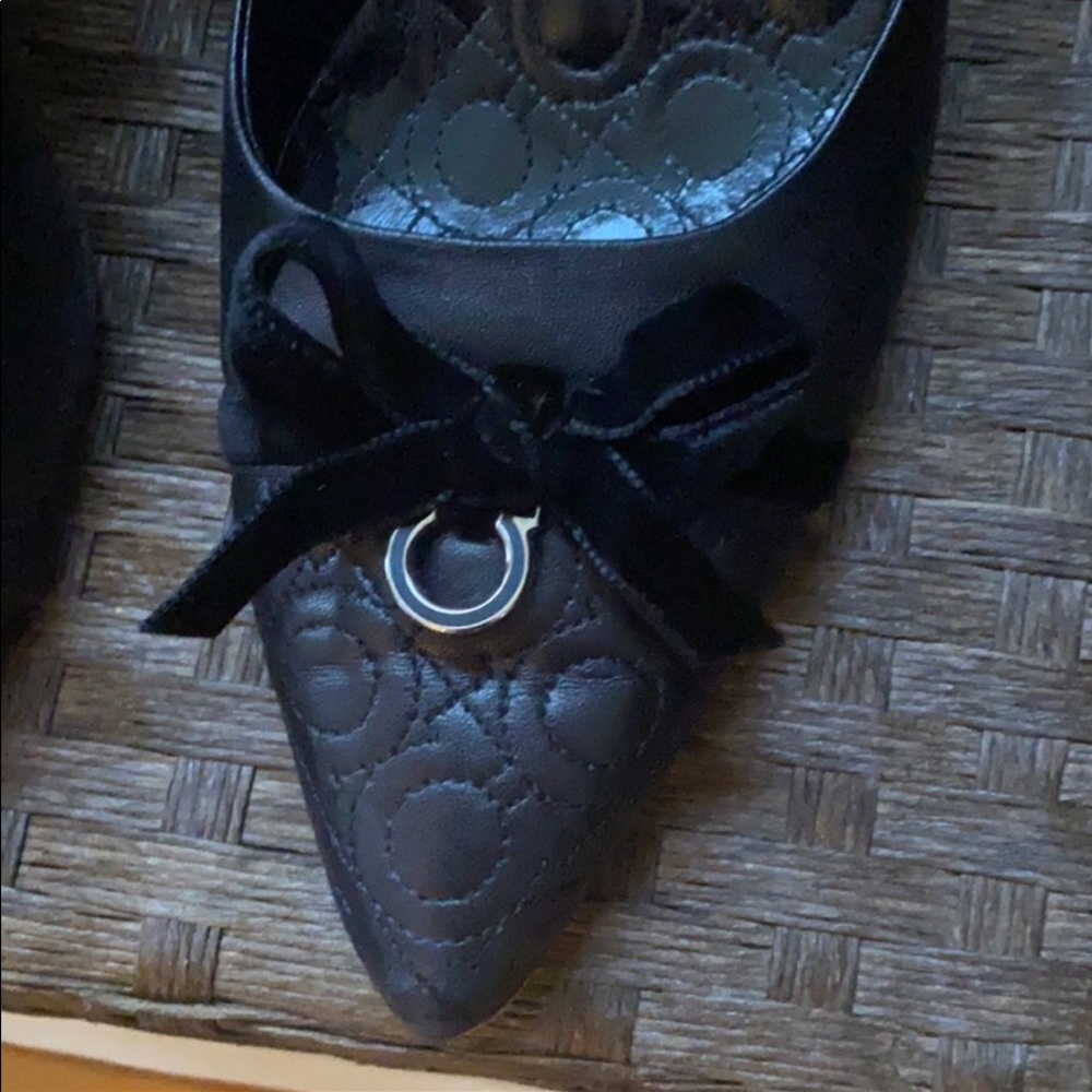 Black Salvatore Ferragamo heels with bow detail - Picture 2 of 5
